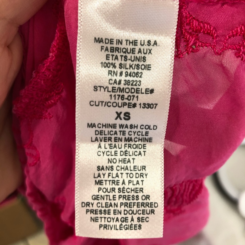 🦋 3/$15 Language XS embroidered 100% silk tank - Picture 6 of 7